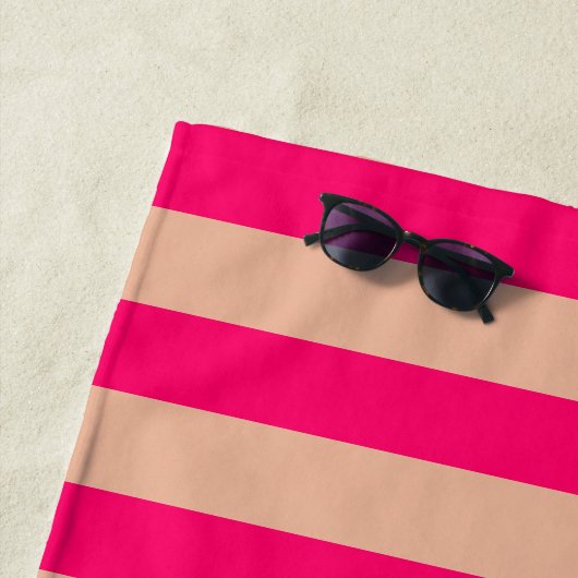 Flamant rose en bande rose serviette de plage Mono (En situation)