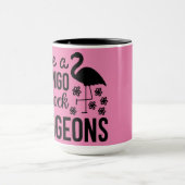 Flamant rose En Foule De Pigeons Mug (Centre)