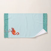 Flamant rose rose debout sur la plage Turquoise cl (Serviette à main)