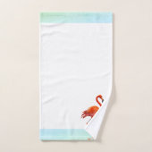 Flamant rose rose debout sur la serviette de bain  (Serviette à main)