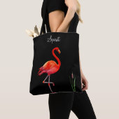 Flamant rose rouge sur Sac fourre-tout noir (De près)