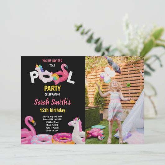Flamant rose Unicorn Pool Anniversaire Invitations (Debout devant)