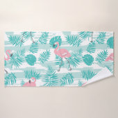 flamants roses, feuilles de palmiers verts, tropic (Serviette de bain)