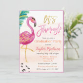 Flamingle Flamant rose Graduation Invitation (Debout devant)