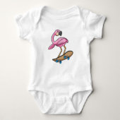 Flamingo als Skater met Skateboard Romper (Voorkant)