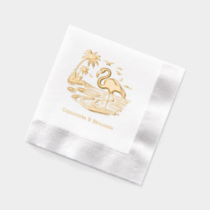 Flamingo in het water, strand, palmbomen met paar folie servetten