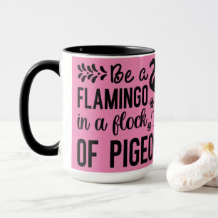 Flamingo in kudde duiven Mok