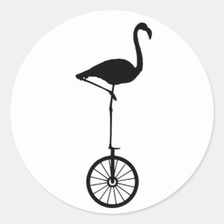 Flamingo op een wiel eigenzinnig silhouet ronde sticker
