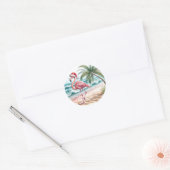 Flamingo op het strand ronde sticker (Envelop)