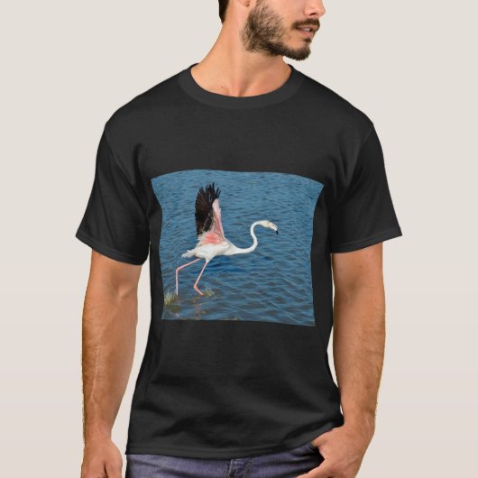 Flamingo op het water in Camargue T-shirt (Voorkant)