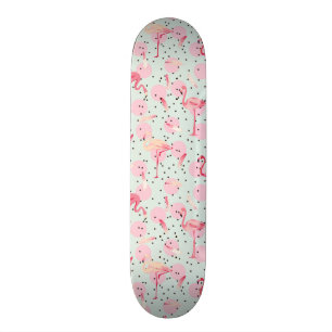 Flamingo-veren op pokadots skateboard