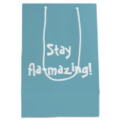 Flamingo Wearing Scarf and Pink Boots Medium Cadeauzakje (Achterkant)