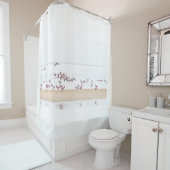 Flamingos lopen en vliegen naar het strand. douchegordijn (In situ)