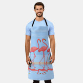 Flamingvogel die op het strand loopt tijdens het z schort (Gedragen)