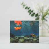 Flamme dans la carte postale de l'eau (Debout devant)