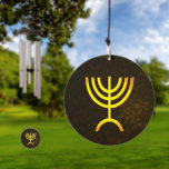 Flamme de Menorah<br><div class="desc">Un rendu numérique brun et or de la menorah juive à sept branches (hébreu : מְ נ וֹ רָ ). La menorah à sept branches, utilisée dans le sanctuaire portatif mis en place par Moïse dans le désert et plus tard dans le Temple de Jérusalem, est un symbole du judaïsme...</div>