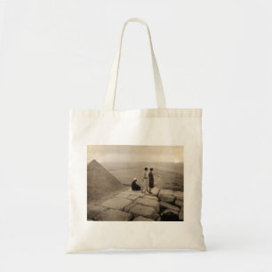 Flapper Girls Sunrise Khufu Pyramid, Egypte 1920 Tote Bag