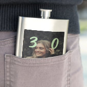 Flasque 30e anniversaire ajouter nom date année vert paste (En situation)