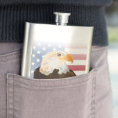Flasque Aigle avec drapeau américain (En situation)
