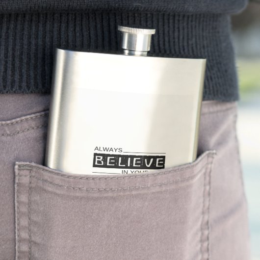 Flasque #AlwaysBelieveInYourselfClassicFlask (En situation)