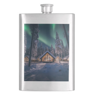 Flasque Aurora borealis au-dessus du cabine d'hiver