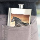 Flasque Beau Cheval Noir (En situation)