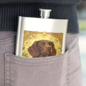 Flasque Caniche Et Fleurs Jaunes De Jasmin (En situation)