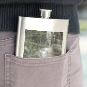 Flasque Cascade de La Chute dans le parc national de Foril (En situation)