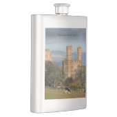 Flasque Château de Caernarfon au Pays de Galles. (Droite)