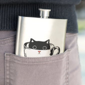 Flasque Chaton noir avec nez rouge caché dans une tasse (En situation)