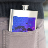 Flasque Chiffre à ailes foncées volant à travers l'espace (En situation)