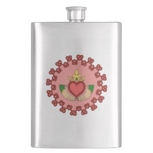Flasque Claddagh et Knotwork rouge sur le rose