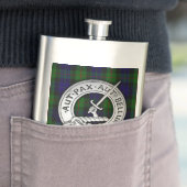 Flasque Clan Gunn Crest & Tartan (En situation)