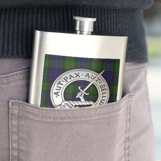 Flasque Clan Gunn Crest & Tartan (En situation)