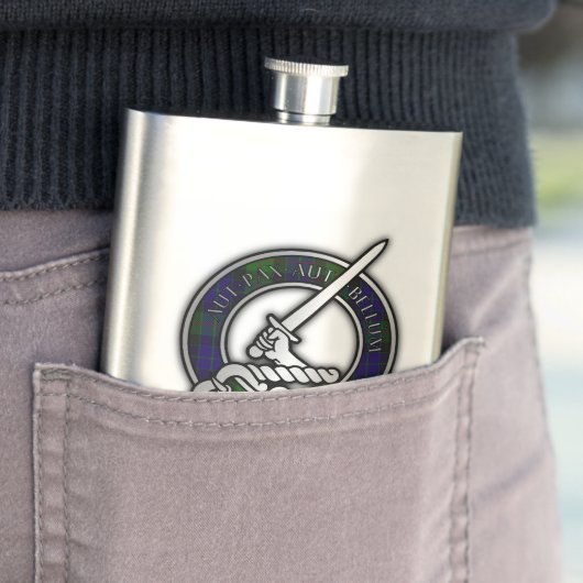 Flasque Clan Gunn Crest & Tartan Flask (En situation)