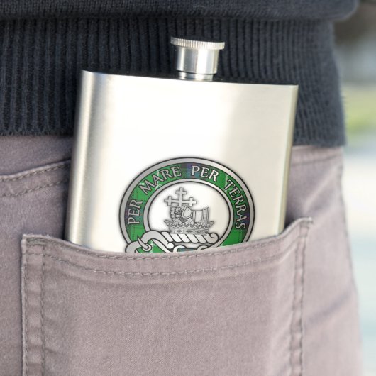 Flasque Clan MacDonald Crest Flask (En situation)