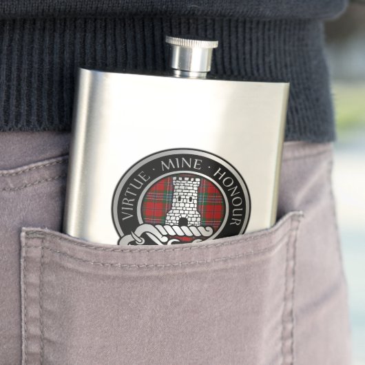Flasque Clan MacLean Crest & Tartan Flask (En situation)