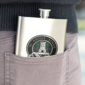 Flasque Clan Malcolm Crest & Tartan Flask (En situation)