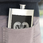 Flasque crâne de chèvre unique et artisanal (En situation)