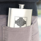 Flasque Croix usée en métal (En situation)