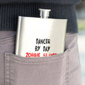 Flasque Danseuse Zombie (En situation)