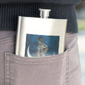 Flasque Déesse Luna diffusant les étoiles la nuit (En situation)