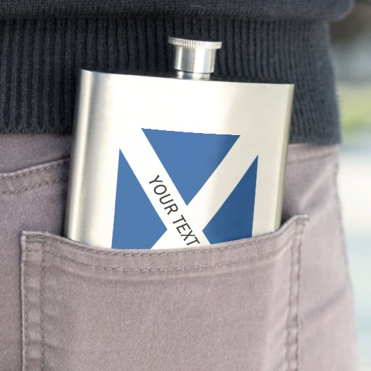 Flasque Drapeau écossais de cadeau fait sur commande de (En situation)