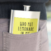 Flasque drôle avec texte de limonade (En situation)