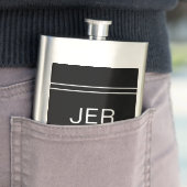 Flasque Initiales monogrammes personnalisées Boire noir cl (En situation)