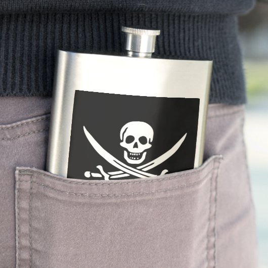 Flasque Jolly roger drapeau de pirate (En situation)