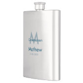 Flasque Lettre de nom de garçon d'honneur bleu marine date (Gauche)