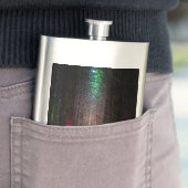 Flasque Mystère forêt d'épinette nature néon magenta signe (En situation)