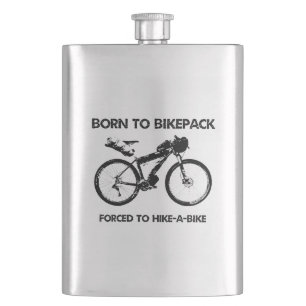Flasque Né À Bikepack Forcé À La Randonnée À Vélo