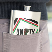 Flasque orgueil noir poing vert rouge pan drapeau africain (En situation)